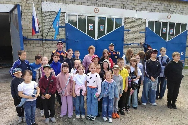 Знакомство с профессией пожарного: экскурсия для детей пришкольного лагеря в ПСЧ № 52 посёлка Чаадаевка